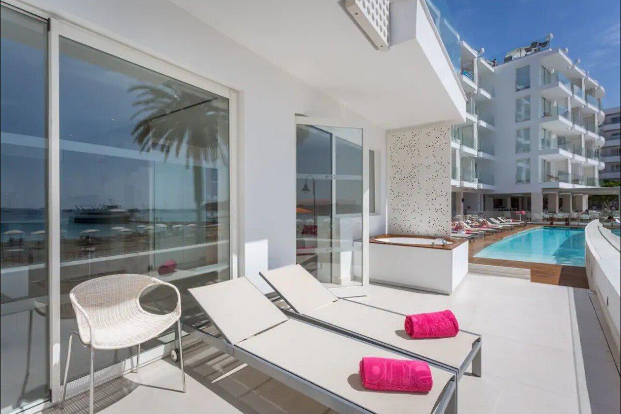 One Ibiza Suites Exterior photo Hotel