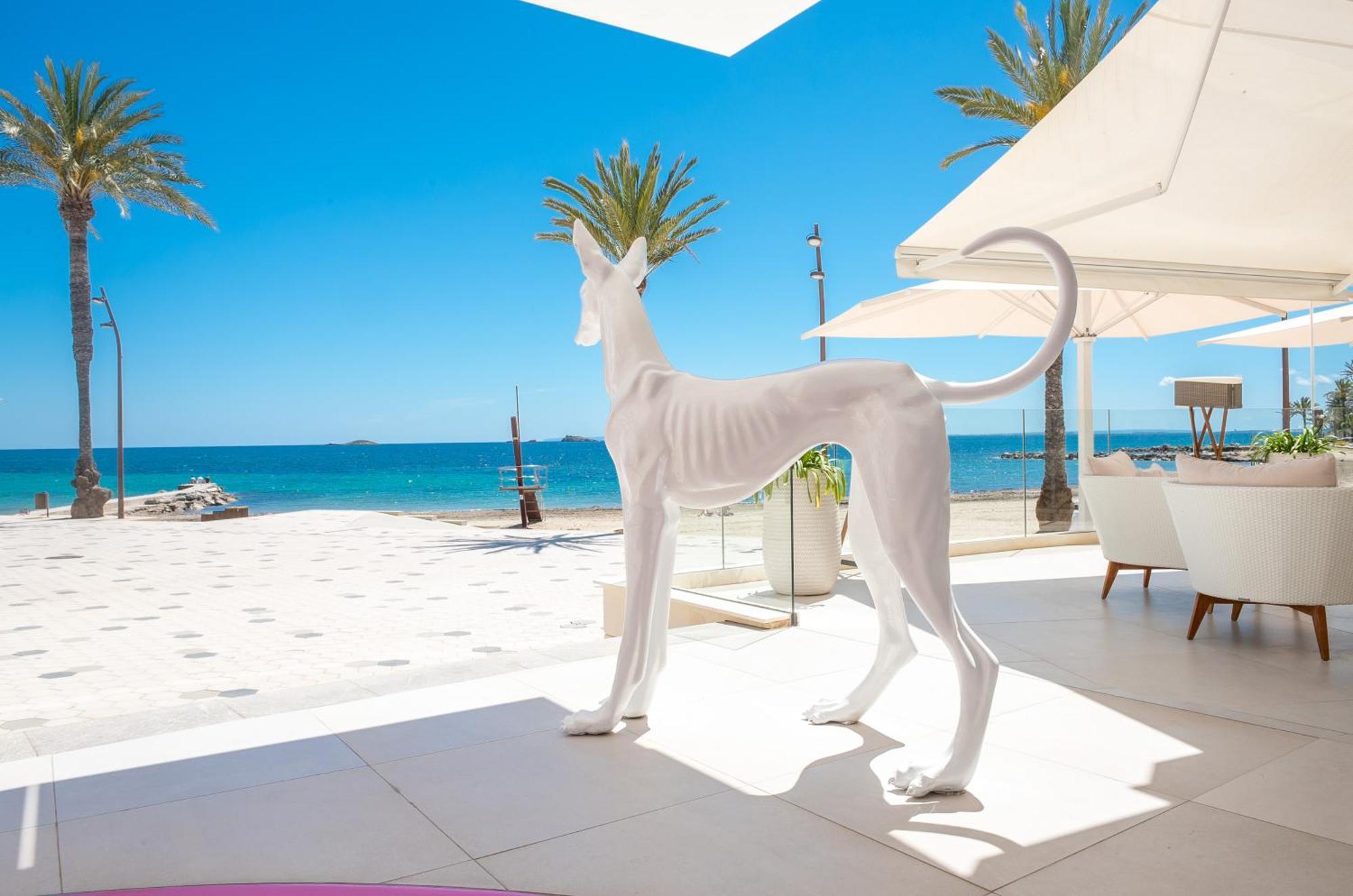 One Ibiza Suites Exterior photo The sculpture of a white cat at the beach