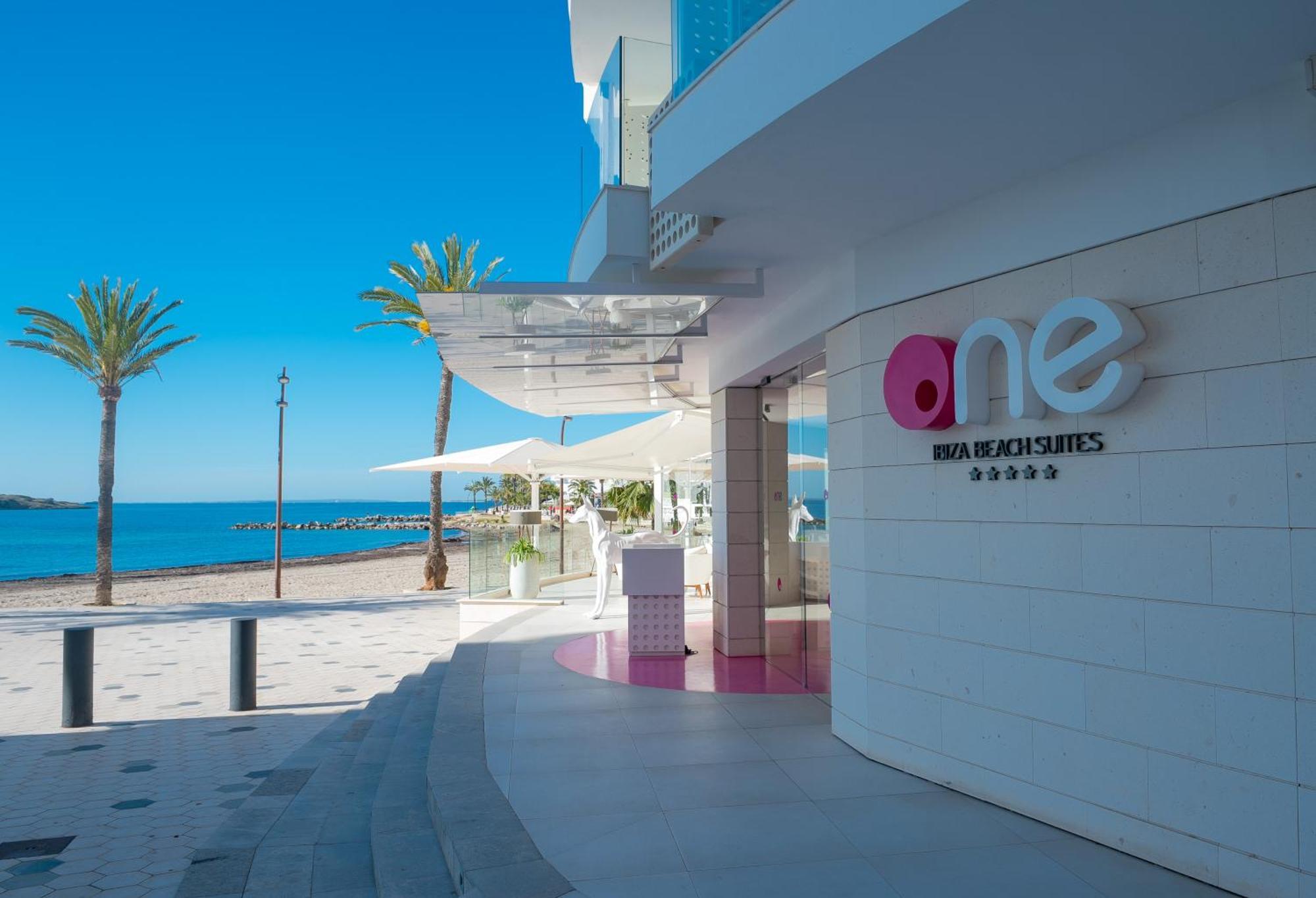 One Ibiza Suites Exterior photo Entrance to the hotel