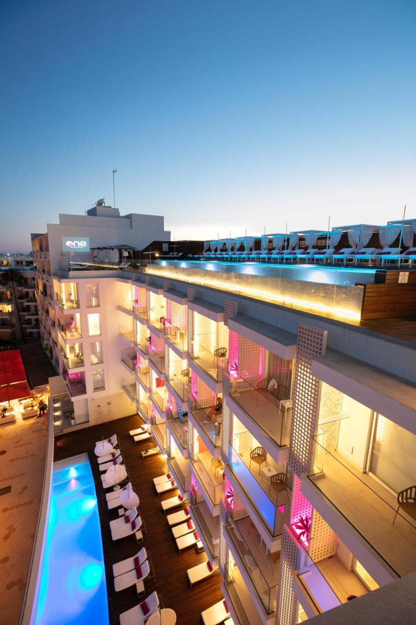 One Ibiza Suites Exterior photo The hotel at night